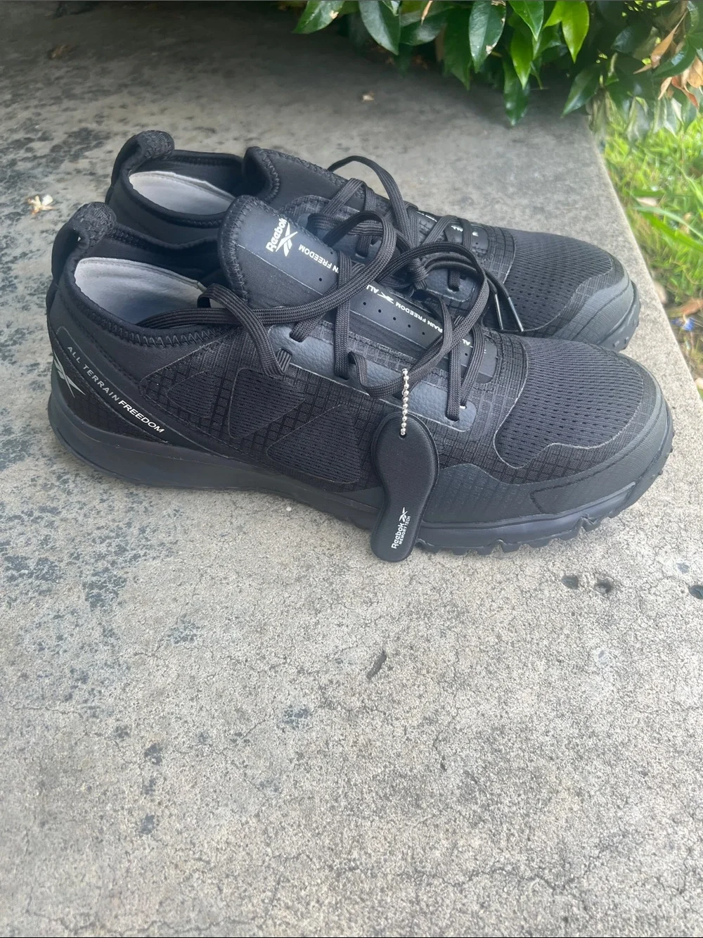 Reebok Men’s Black Low-Profile Athletic Sneakers